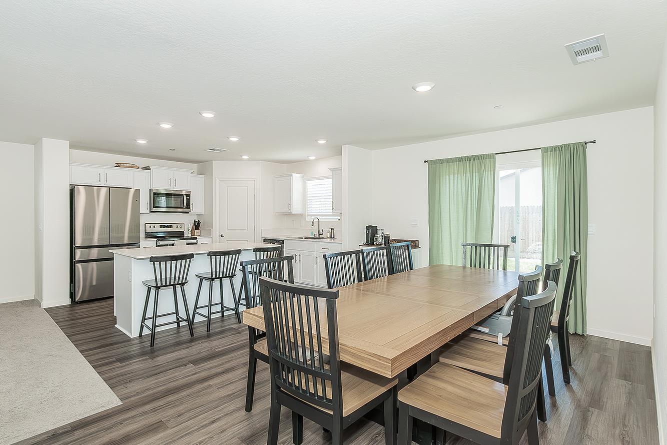 1105 E Packwood, Visalia, CA 93292