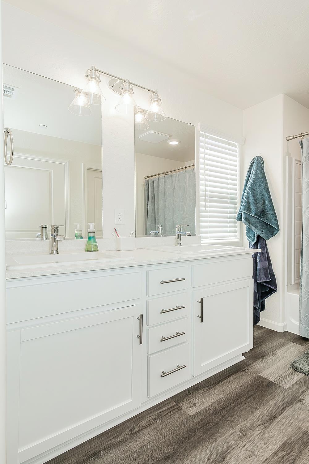 1105 E Packwood, Visalia, CA 93292