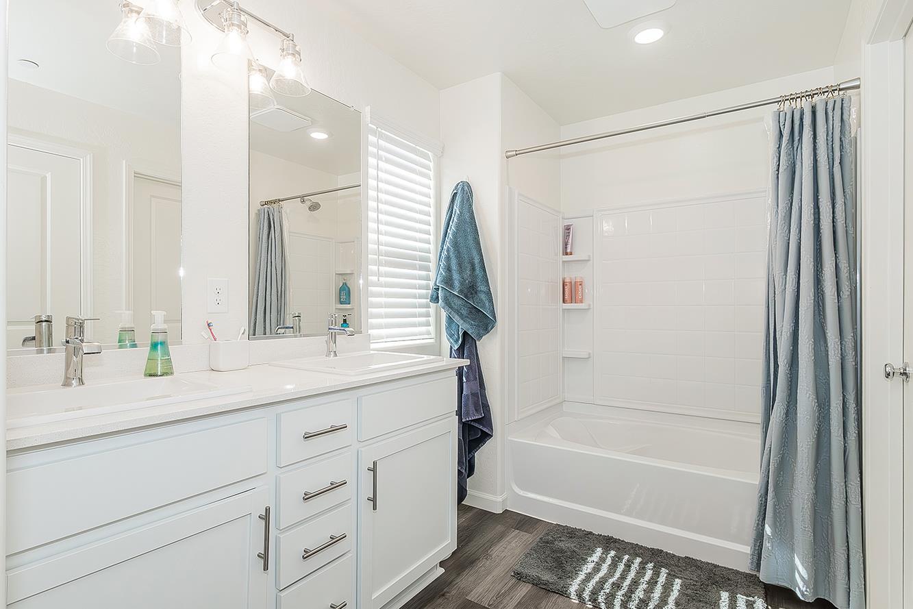 1105 E Packwood, Visalia, CA 93292