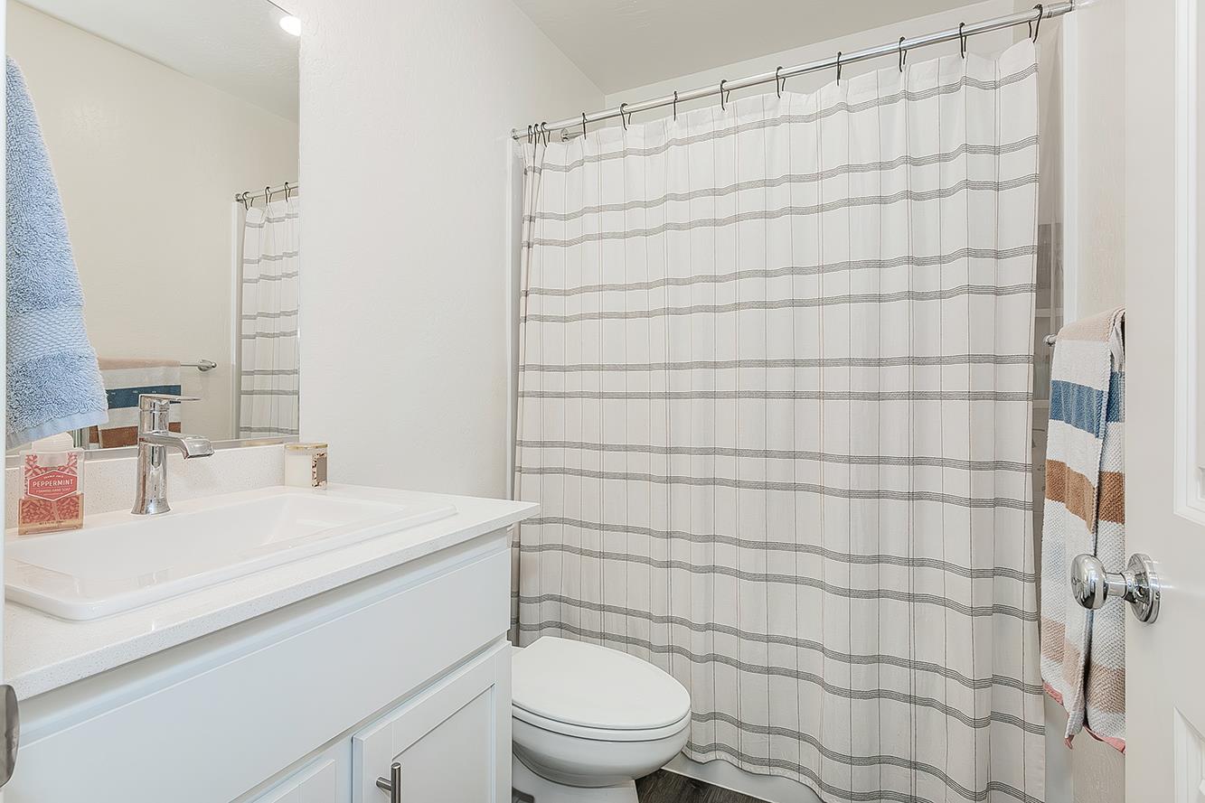 1105 E Packwood, Visalia, CA 93292