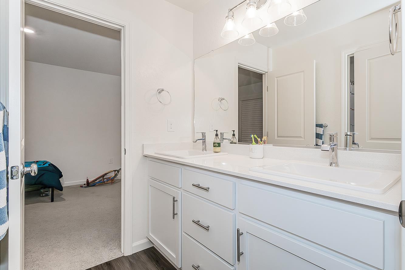 1105 E Packwood, Visalia, CA 93292