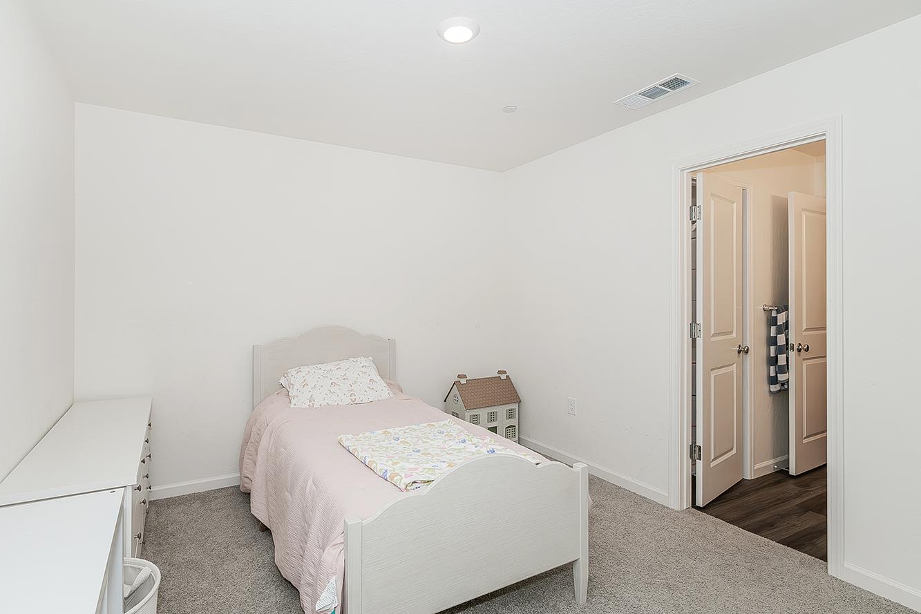 1105 E Packwood, Visalia, CA 93292