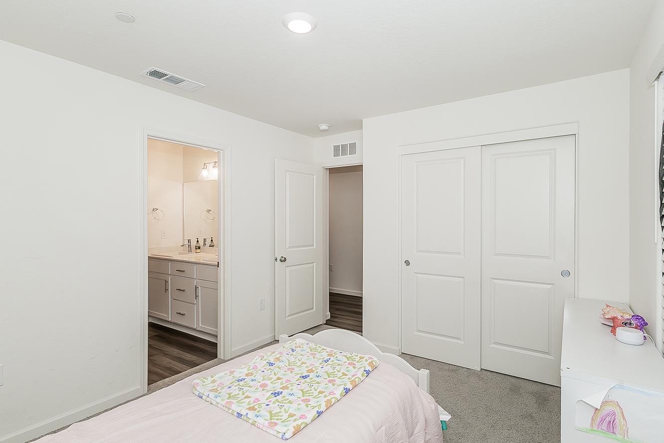 1105 E Packwood, Visalia, CA 93292