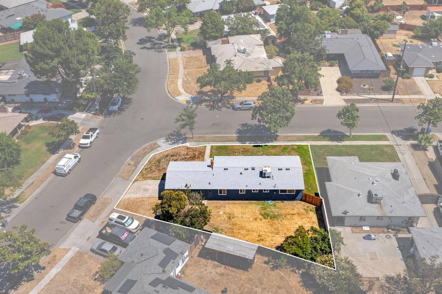 1014 W Marilyn Way, Fresno, CA 93728