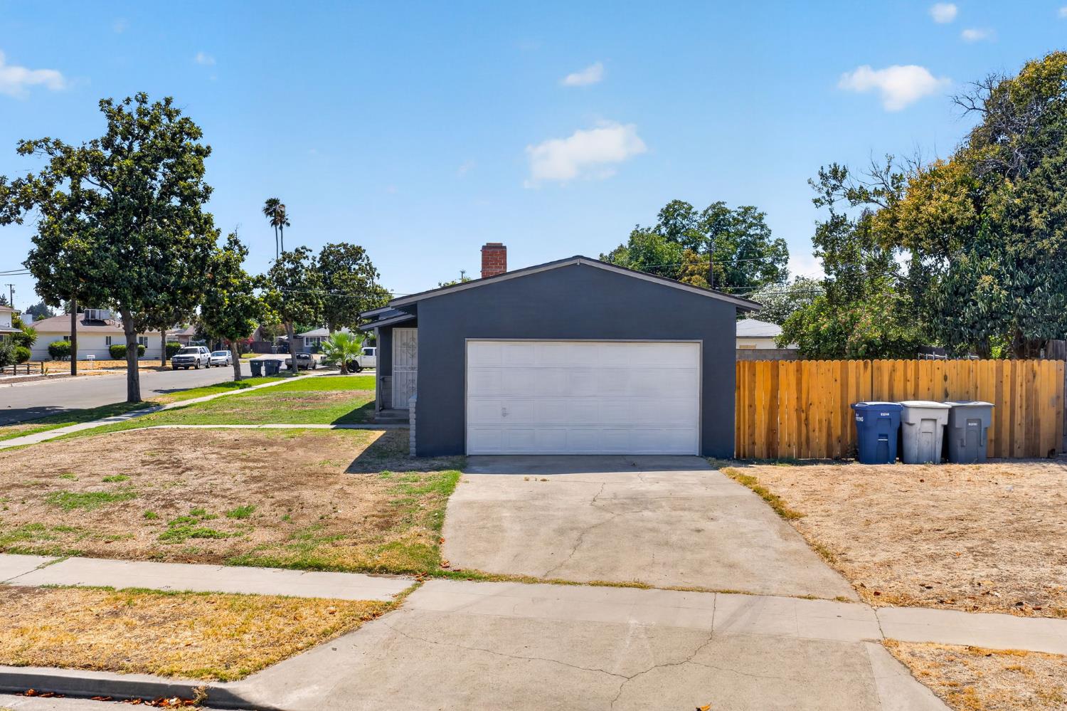 1014 W Marilyn Way, Fresno, CA 93728