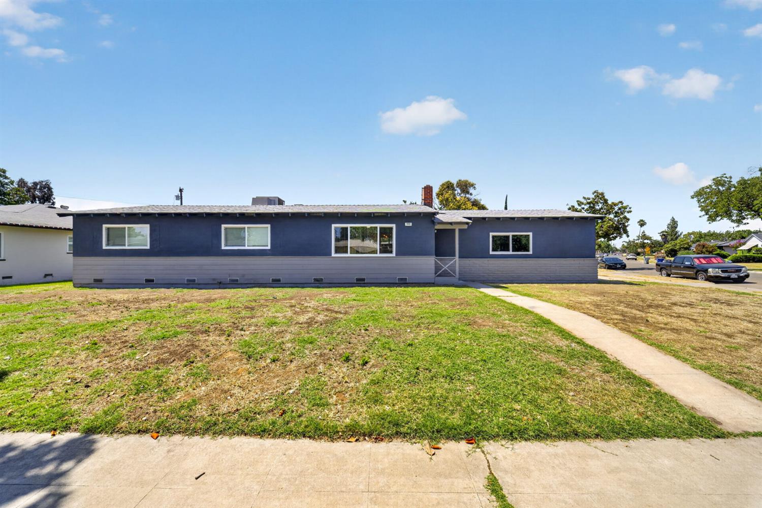 1014 W Marilyn Way, Fresno, CA 93728
