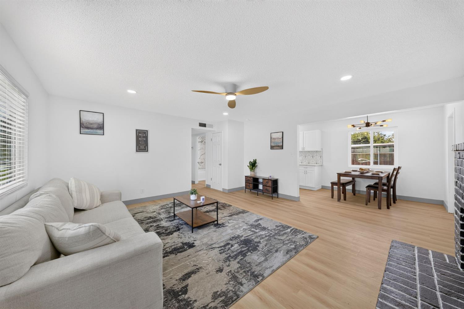 1014 W Marilyn Way, Fresno, CA 93728
