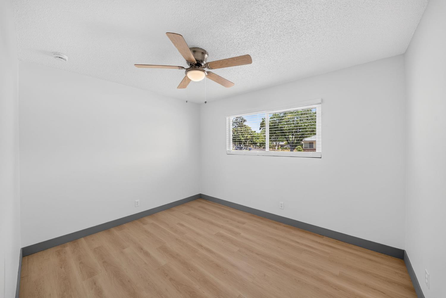 1014 W Marilyn Way, Fresno, CA 93728