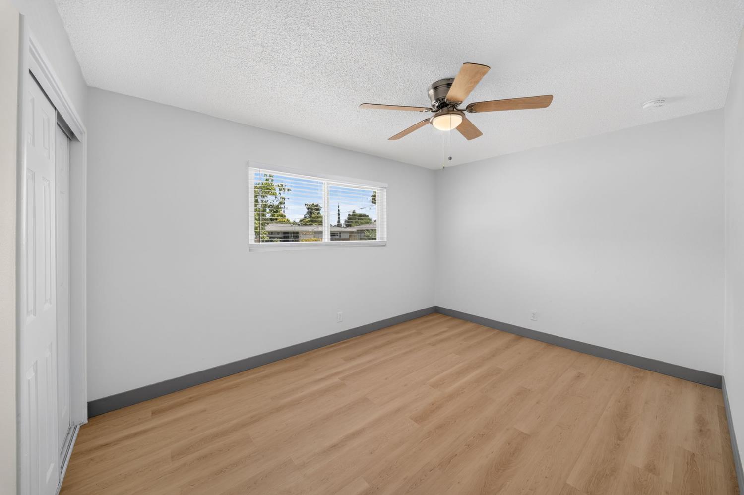 1014 W Marilyn Way, Fresno, CA 93728