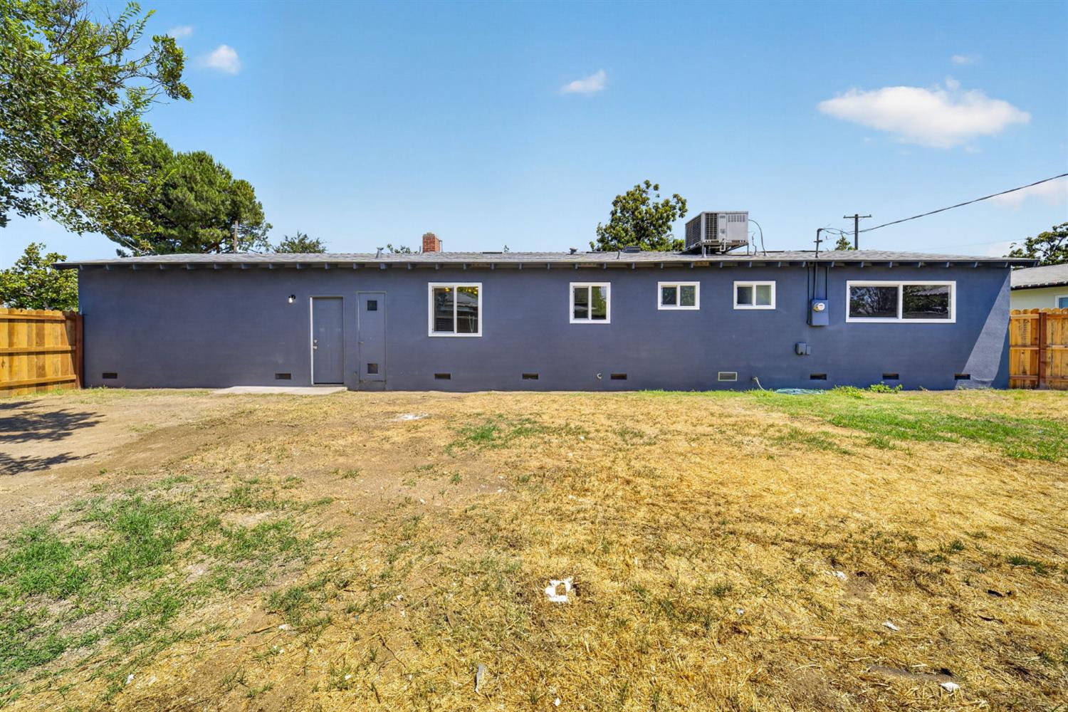1014 W Marilyn Way, Fresno, CA 93728