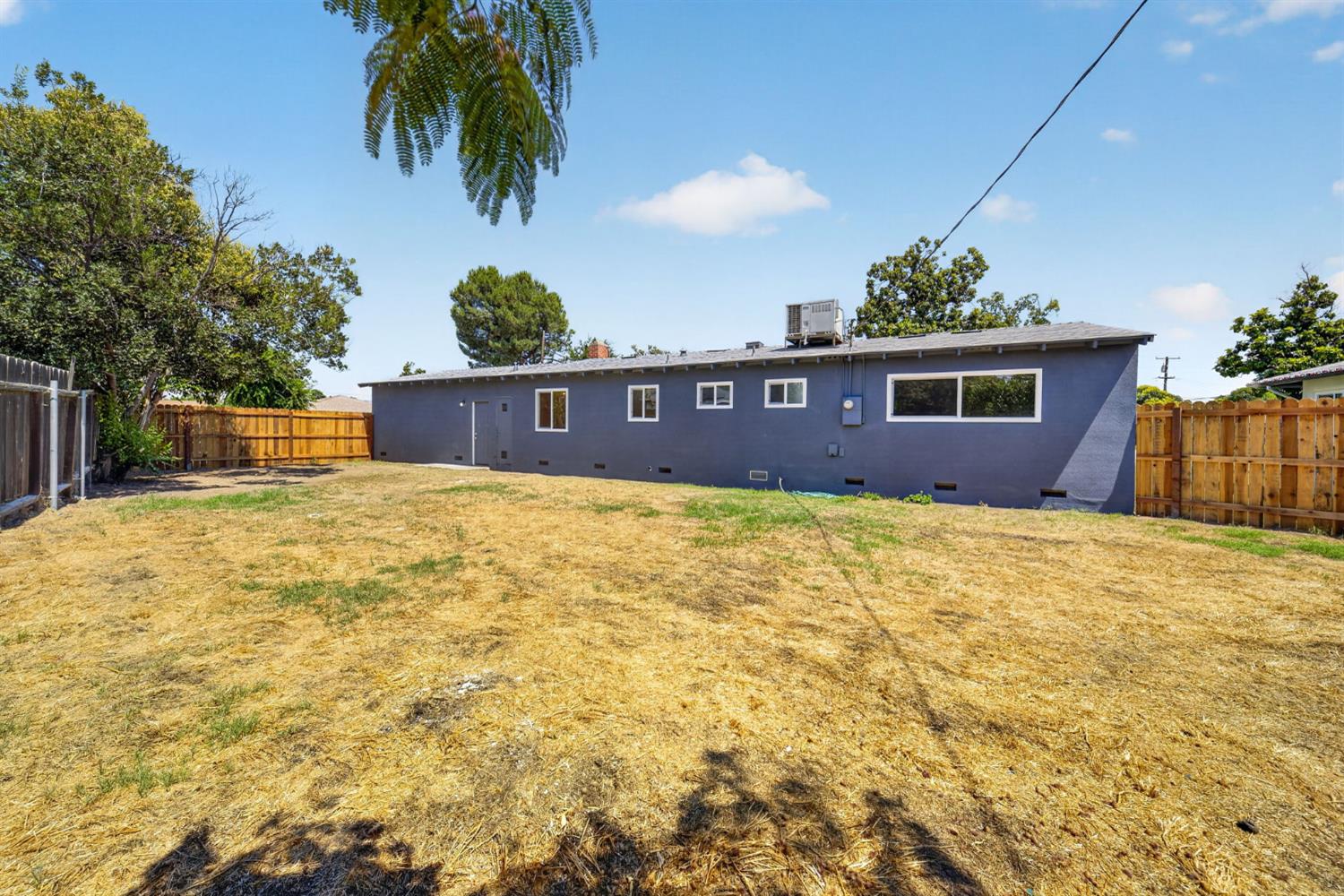 1014 W Marilyn Way, Fresno, CA 93728