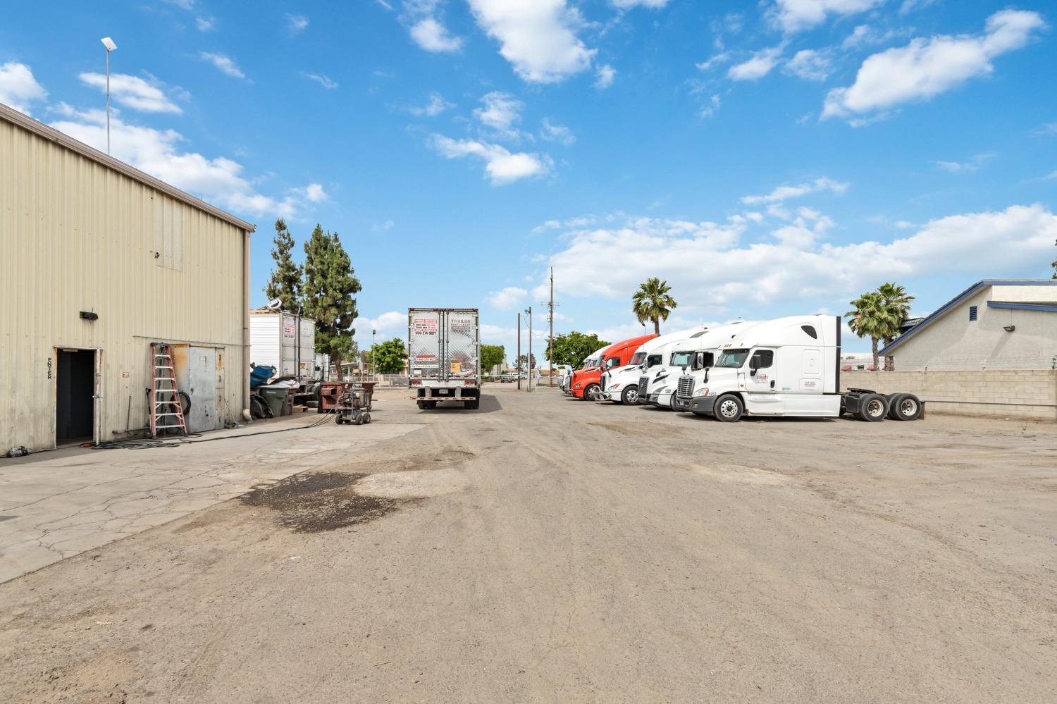 2559 S East Ave, Fresno, CA 93706