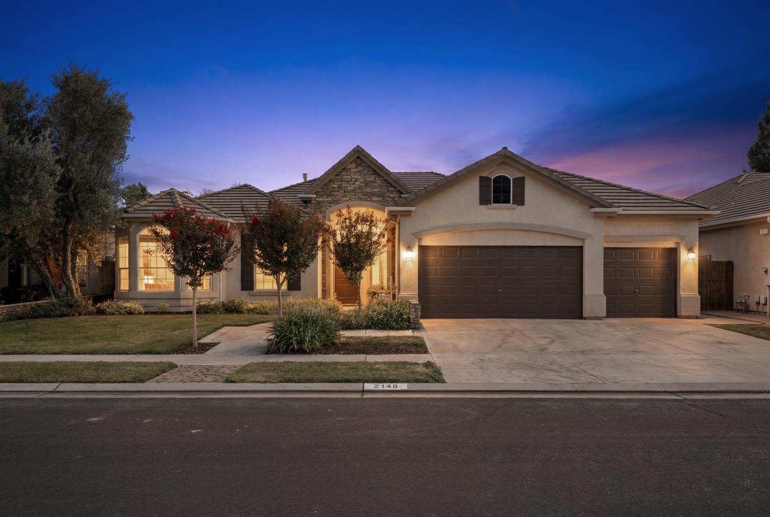 2140 Serena Ave, Clovis, CA 93619