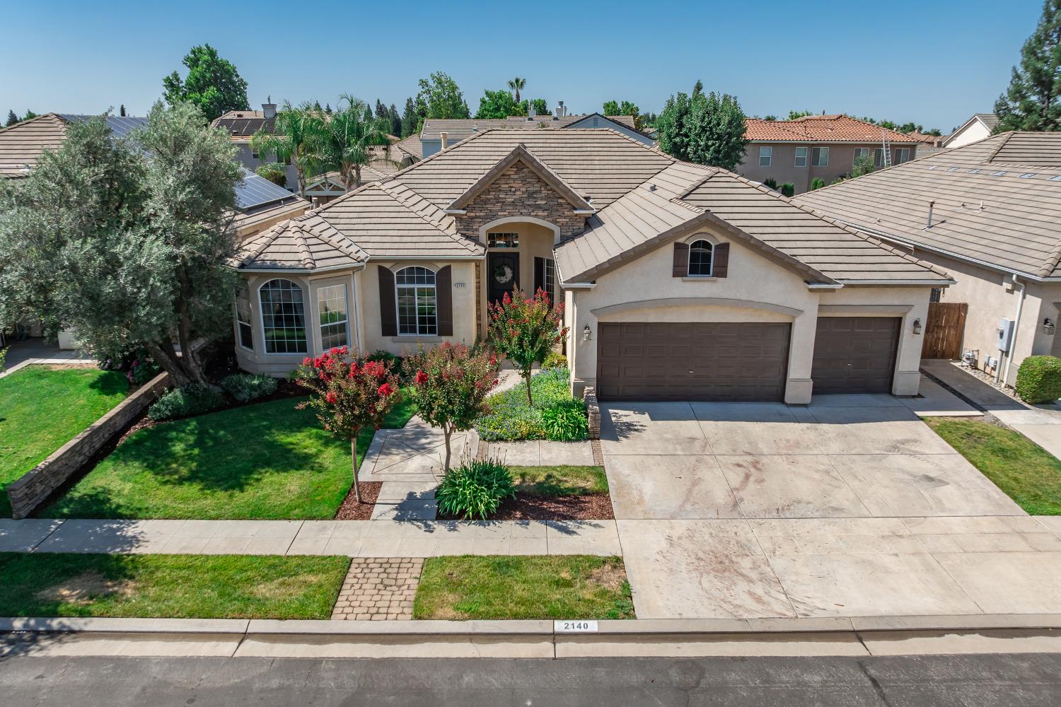 2140 Serena Ave, Clovis, CA 93619