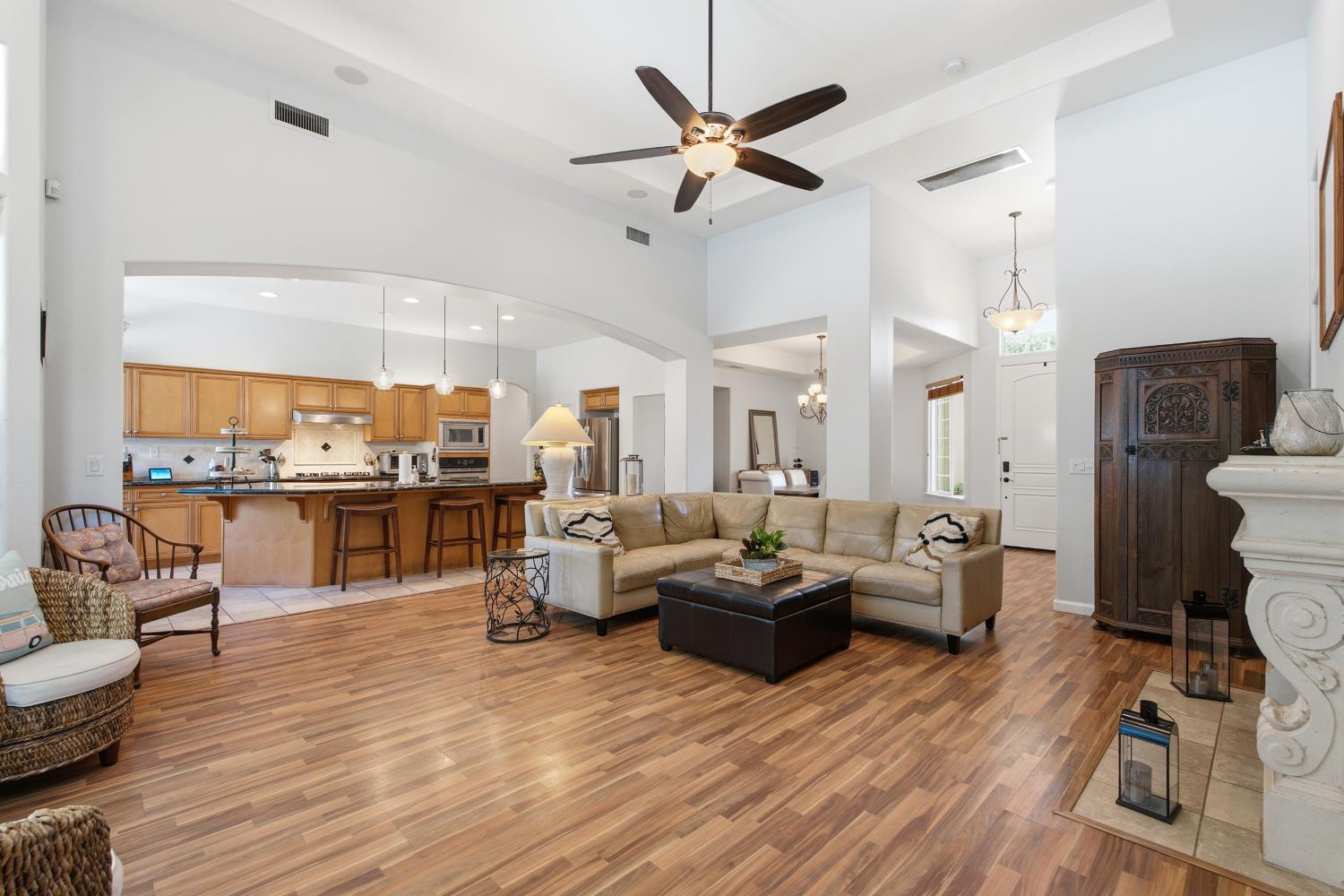 2140 Serena Ave, Clovis, CA 93619