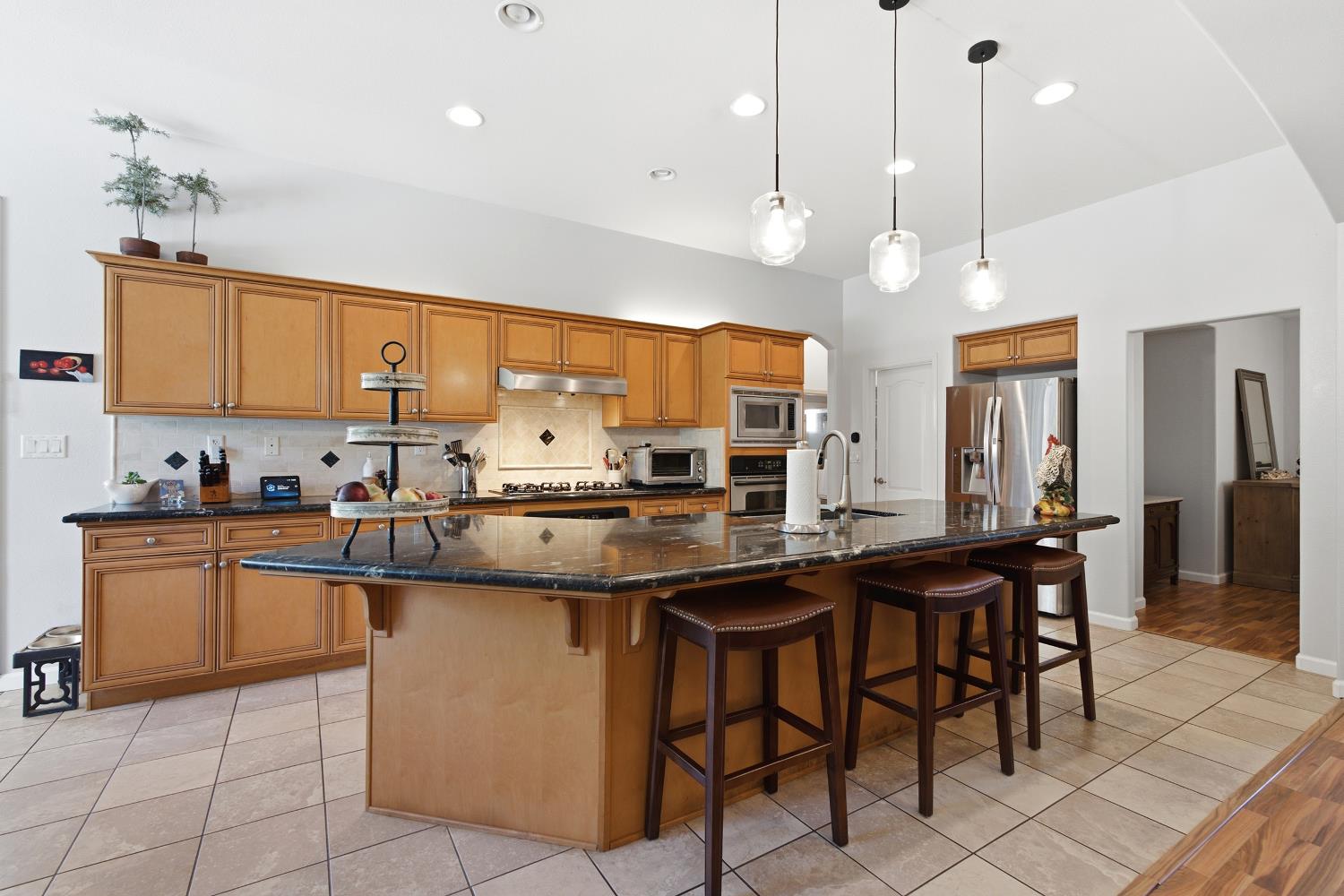2140 Serena Ave, Clovis, CA 93619