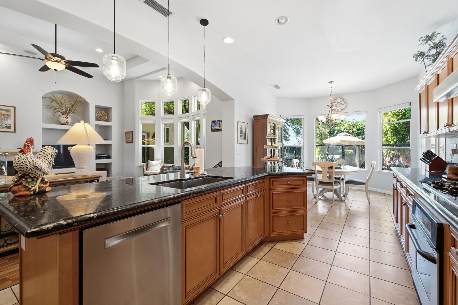2140 Serena Ave, Clovis, CA 93619