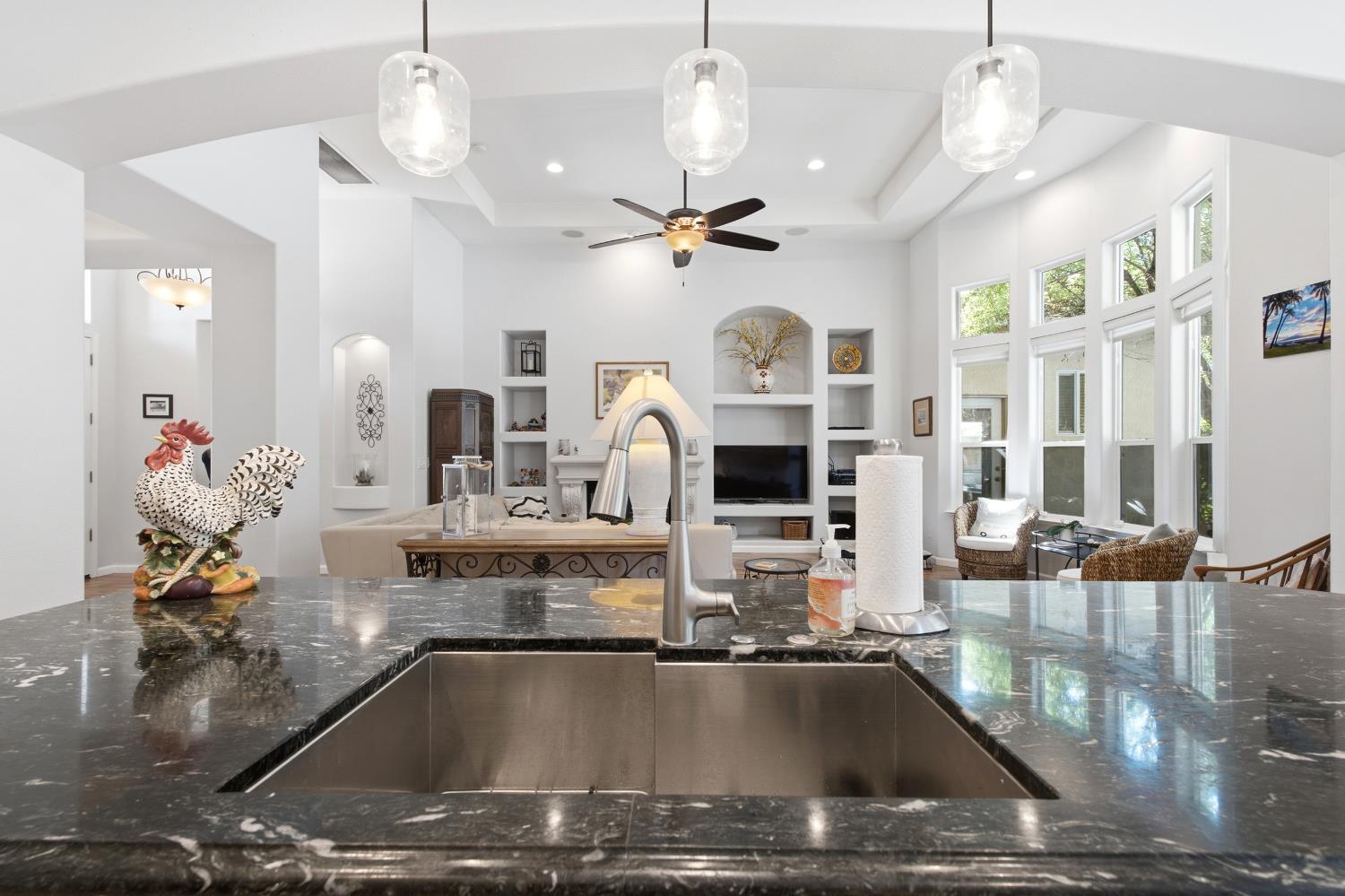 2140 Serena Ave, Clovis, CA 93619