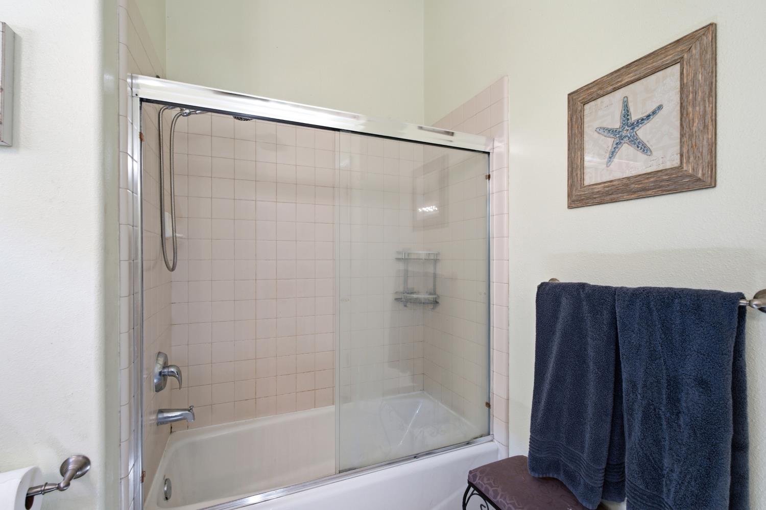 2140 Serena Ave, Clovis, CA 93619