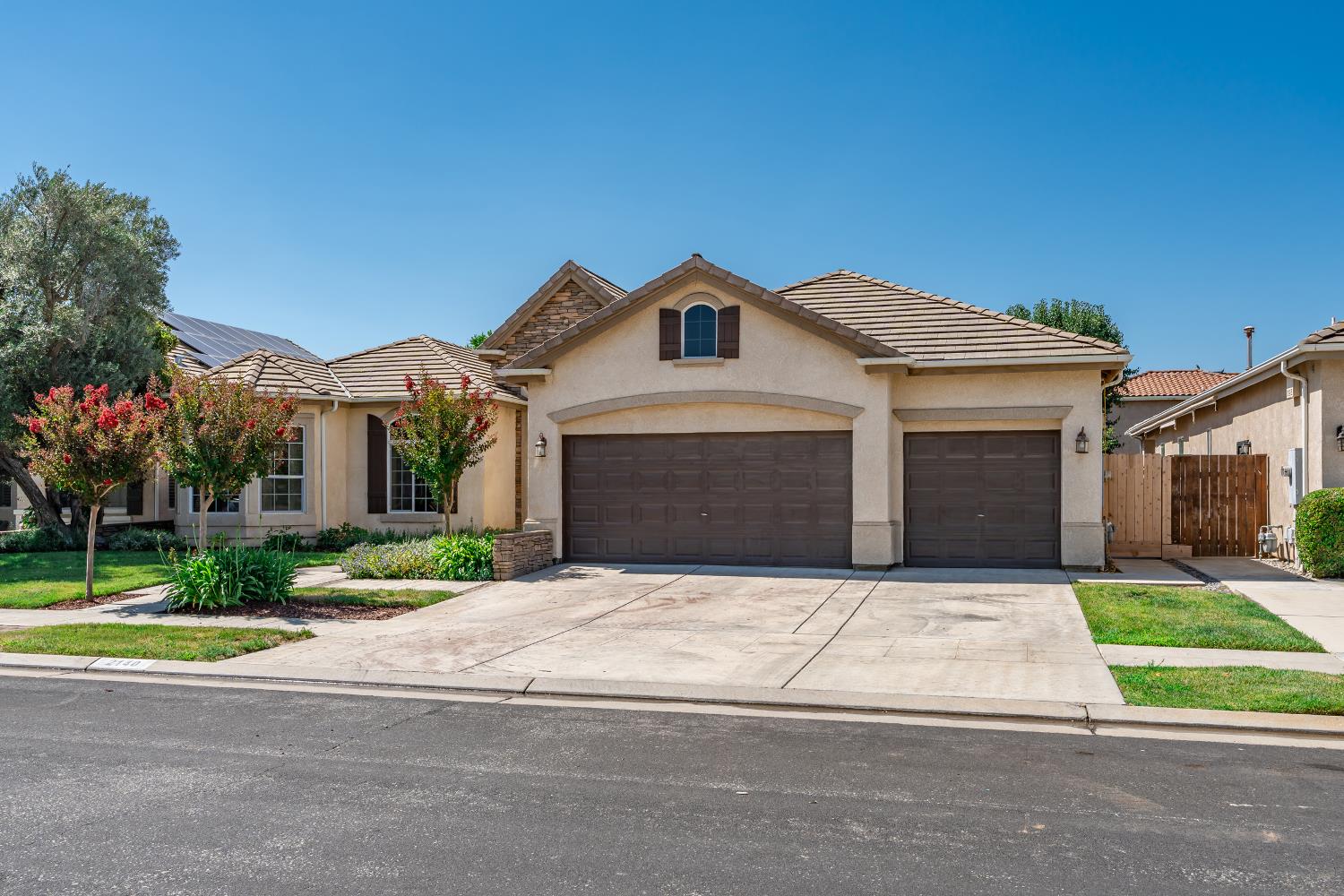 2140 Serena Ave, Clovis, CA 93619