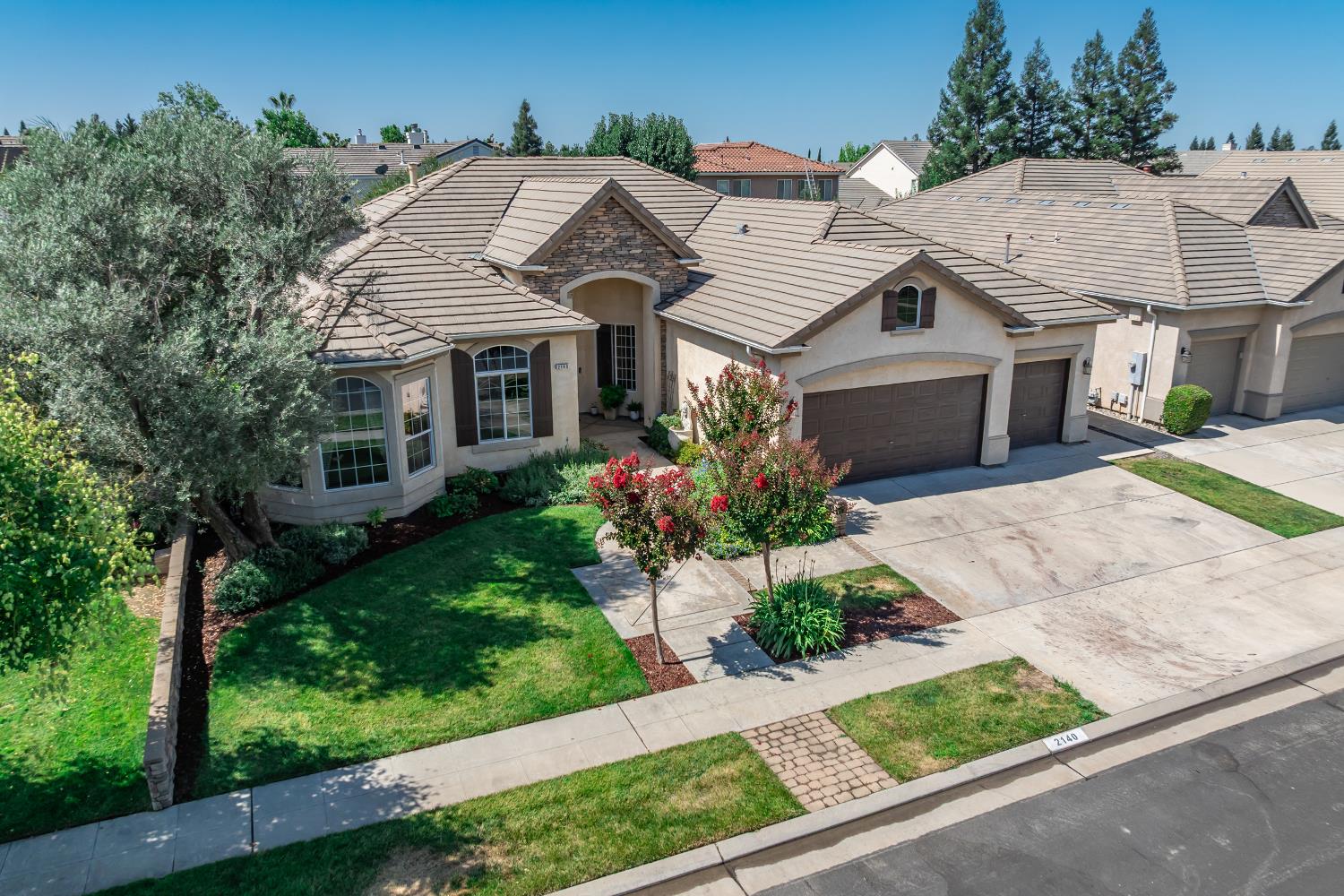 2140 Serena Ave, Clovis, CA 93619
