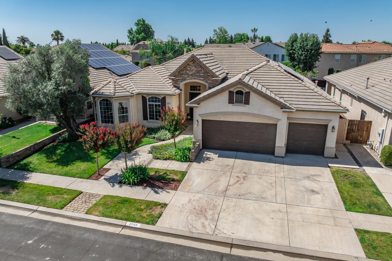 2140 Serena Ave, Clovis, CA 93619