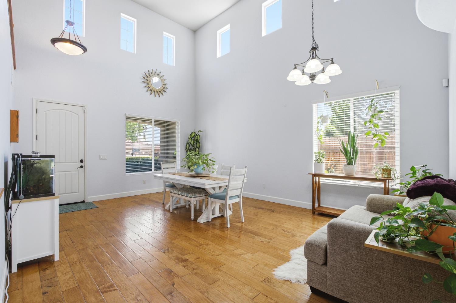7082 E Ramona Way, Fresno, CA 93737
