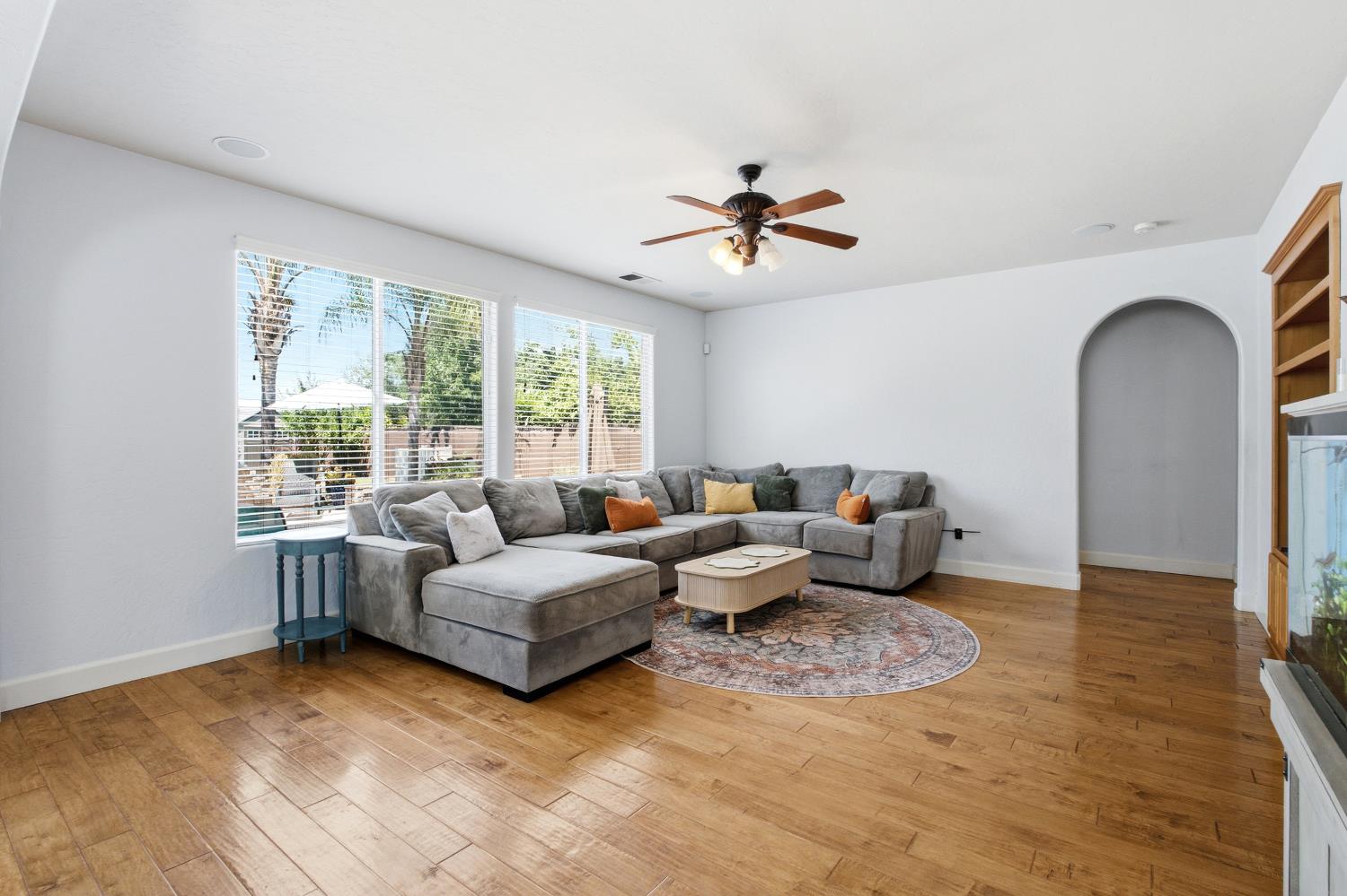 7082 E Ramona Way, Fresno, CA 93737