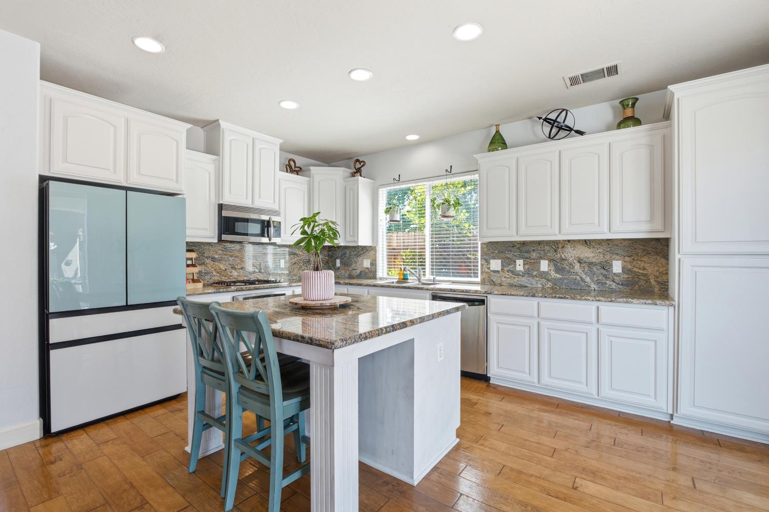 7082 E Ramona Way, Fresno, CA 93737