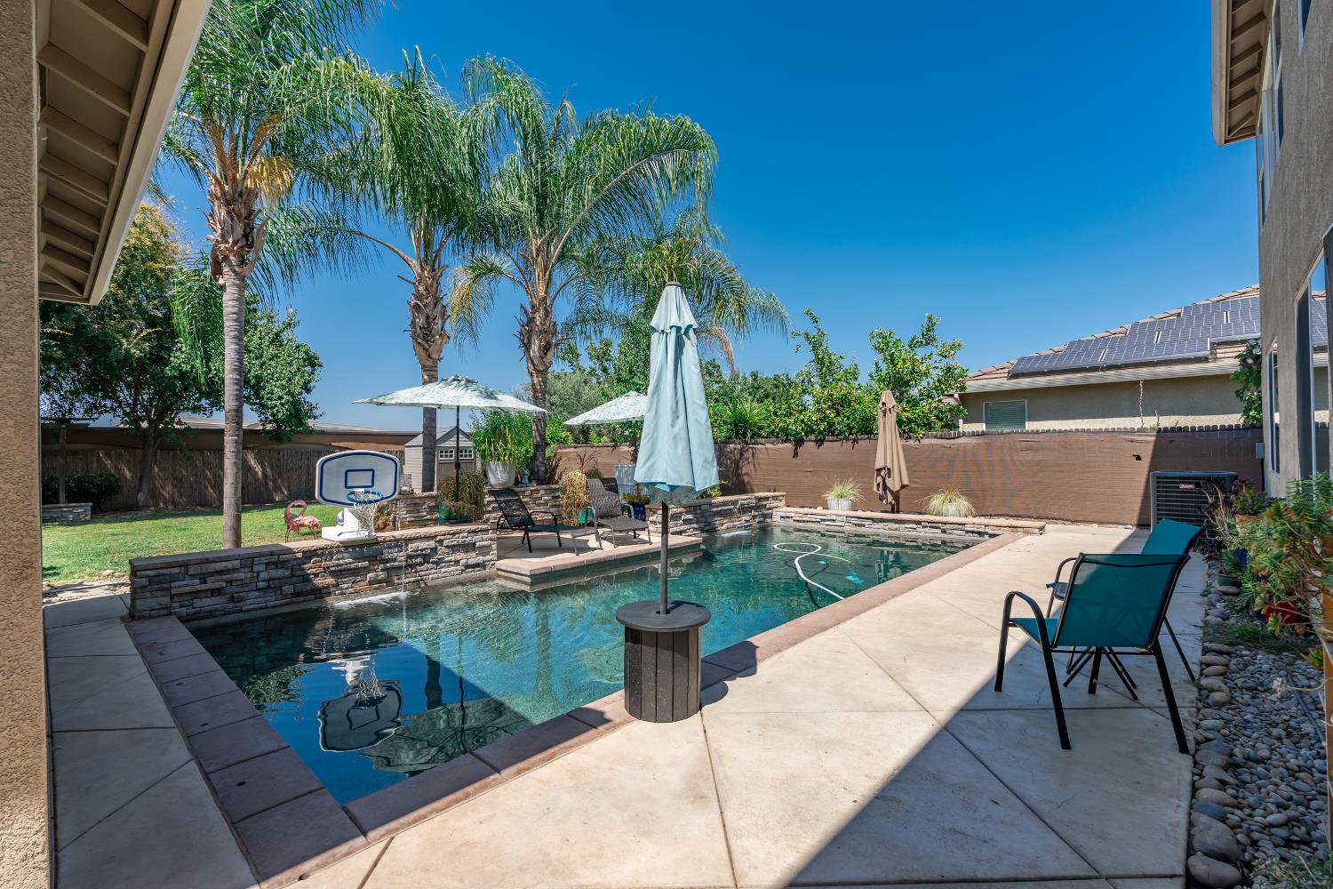 7082 E Ramona Way, Fresno, CA 93737