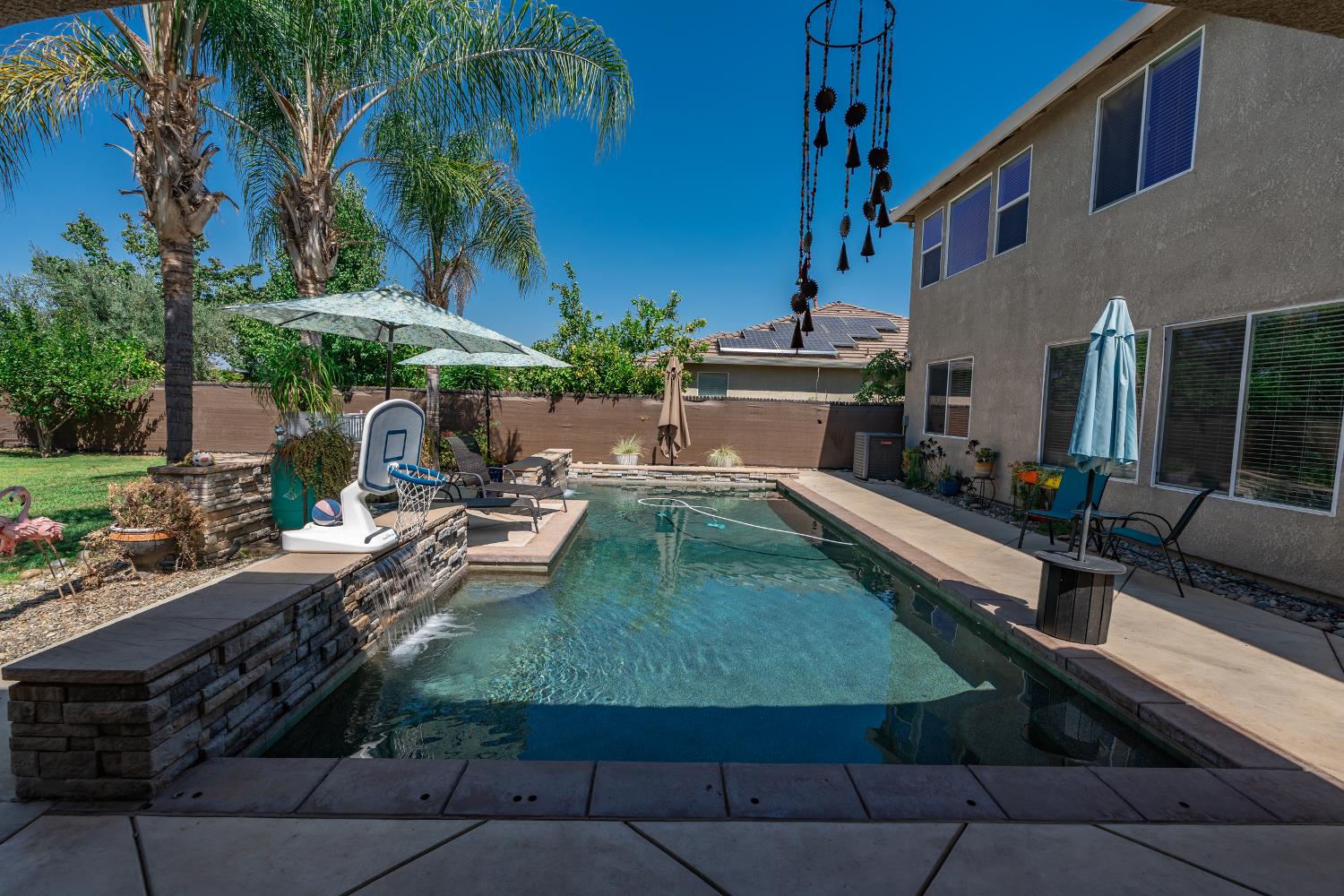 7082 E Ramona Way, Fresno, CA 93737