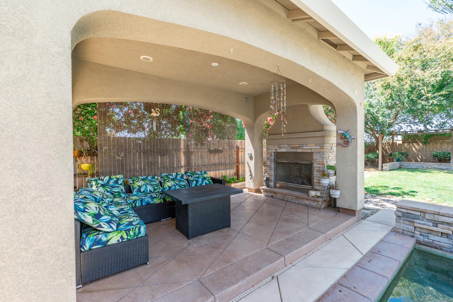 7082 E Ramona Way, Fresno, CA 93737