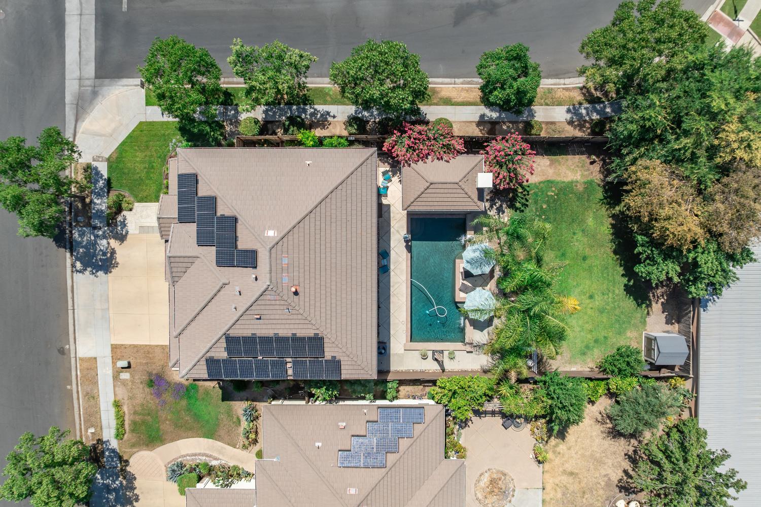 7082 E Ramona Way, Fresno, CA 93737
