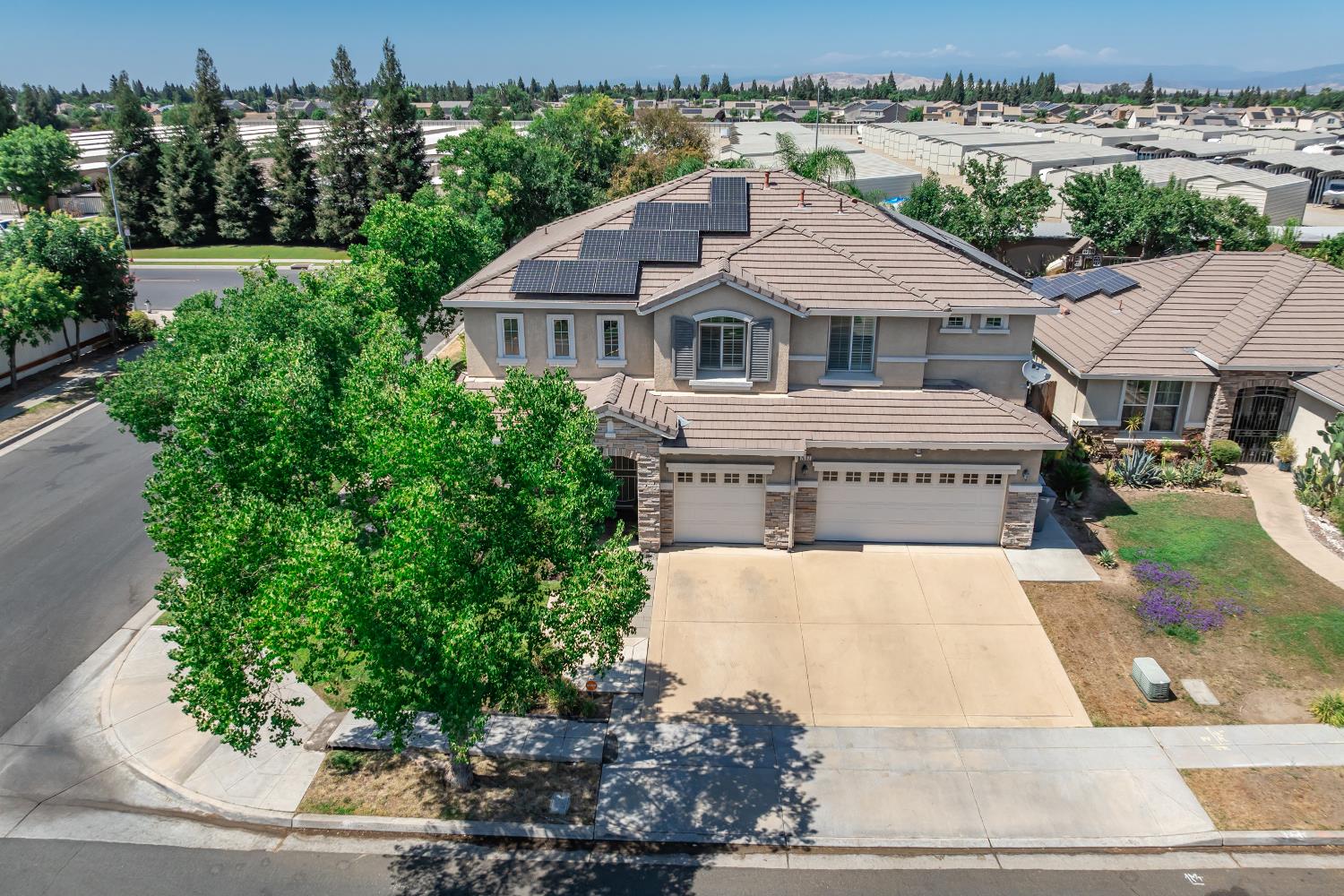 7082 E Ramona Way, Fresno, CA 93737