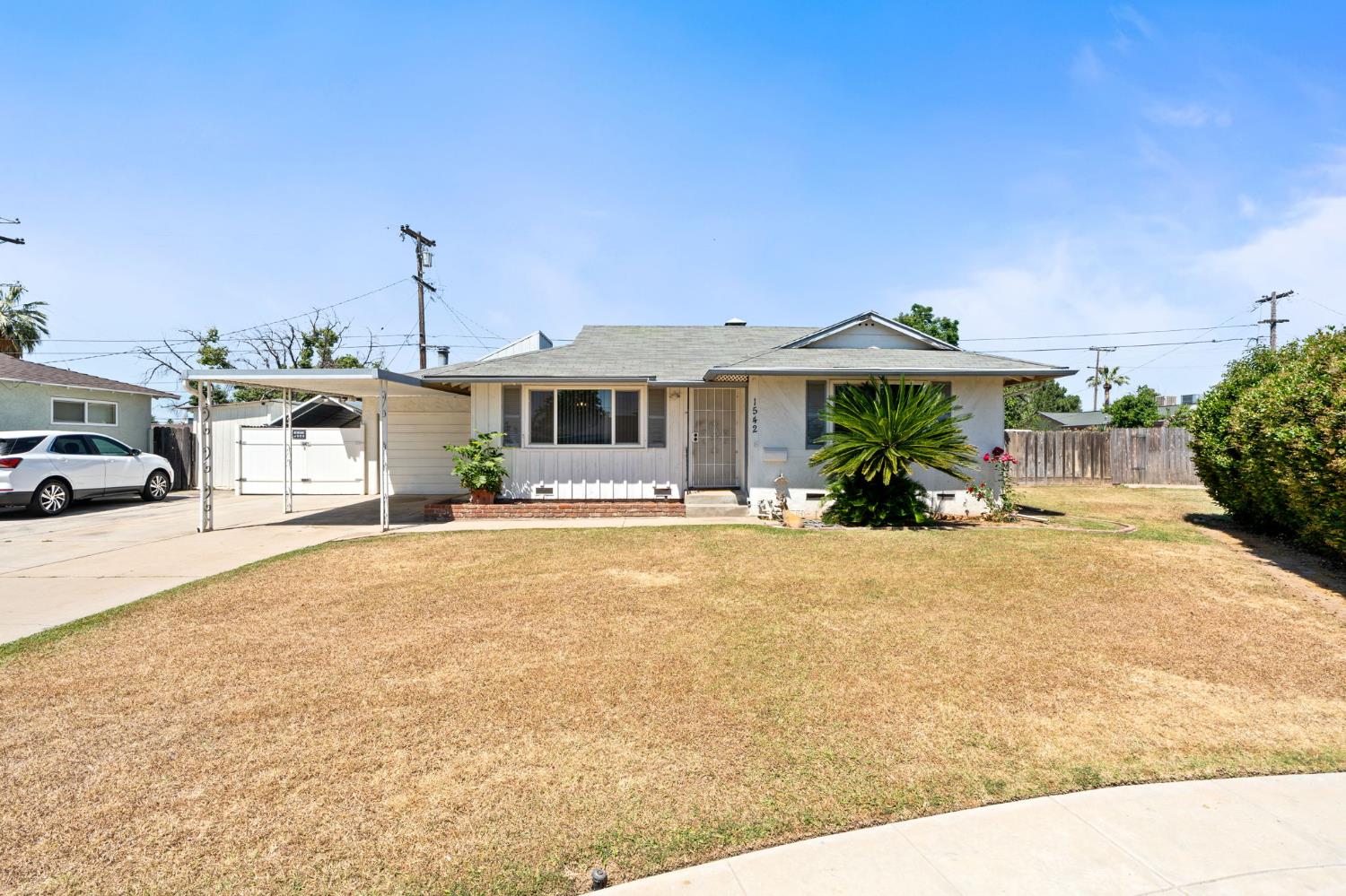 1542 W Sussex Way, Fresno, CA 93705