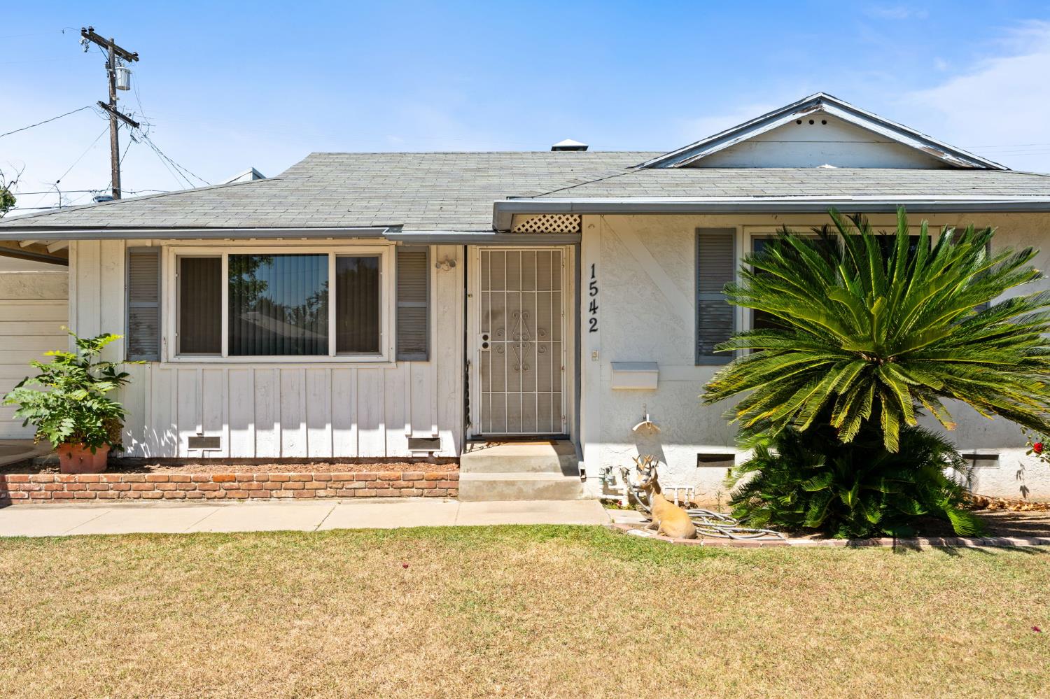 1542 W Sussex Way, Fresno, CA 93705