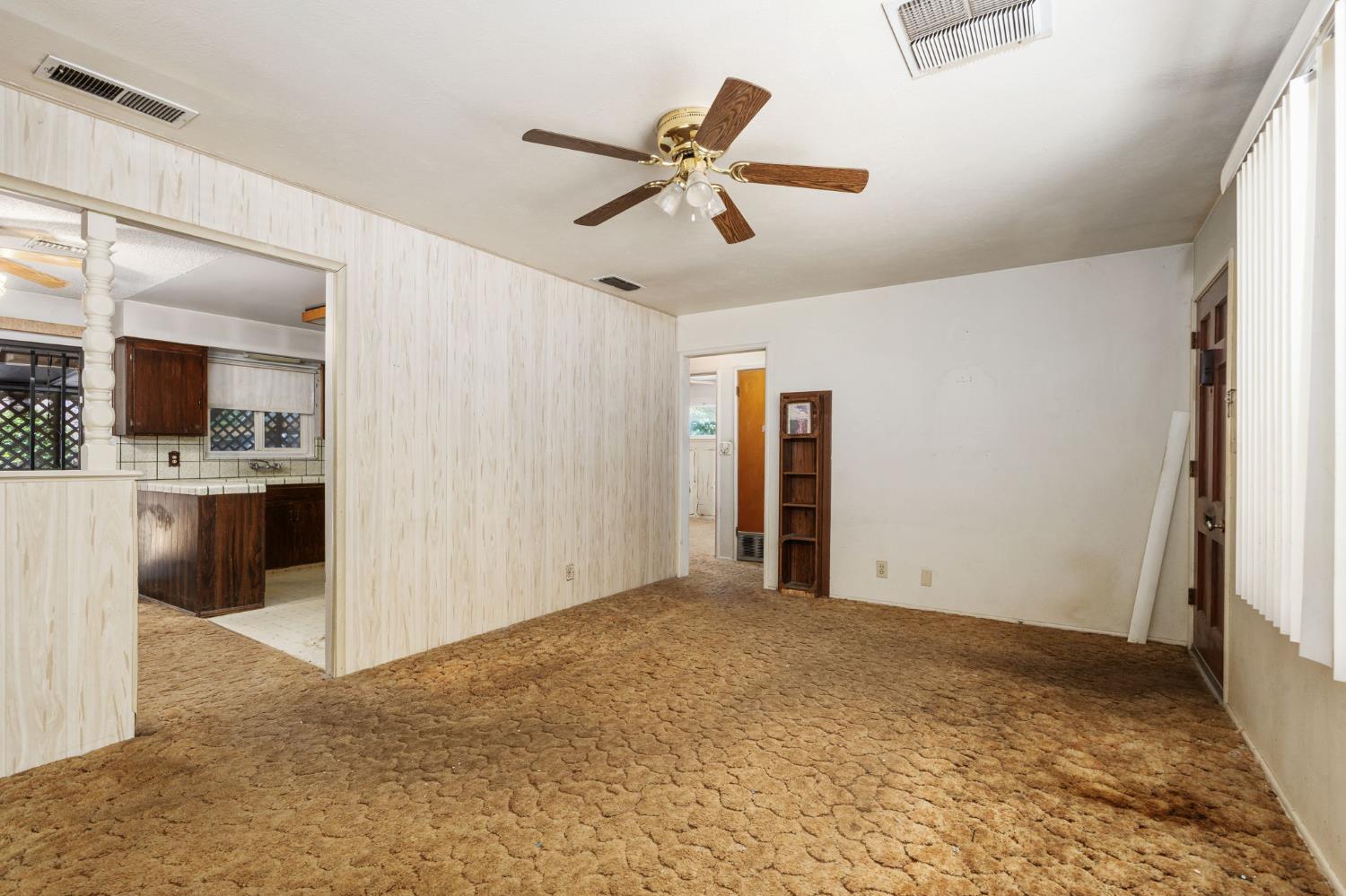 1542 W Sussex Way, Fresno, CA 93705