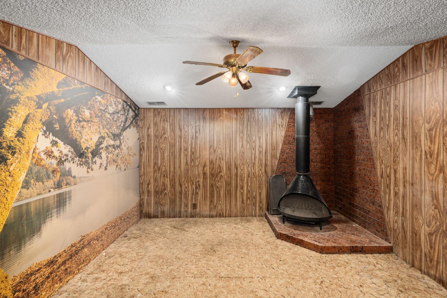 1542 W Sussex Way, Fresno, CA 93705