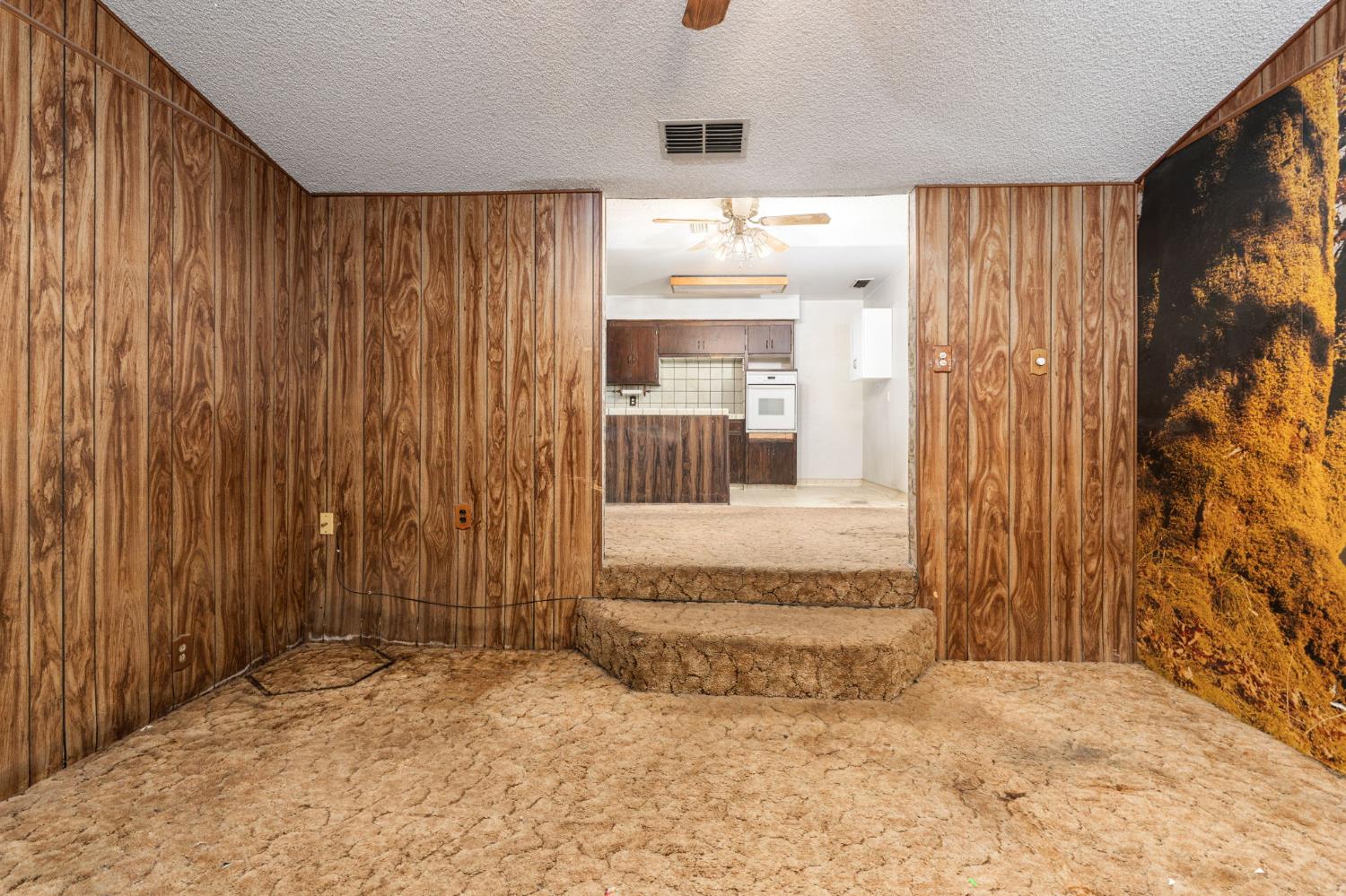 1542 W Sussex Way, Fresno, CA 93705