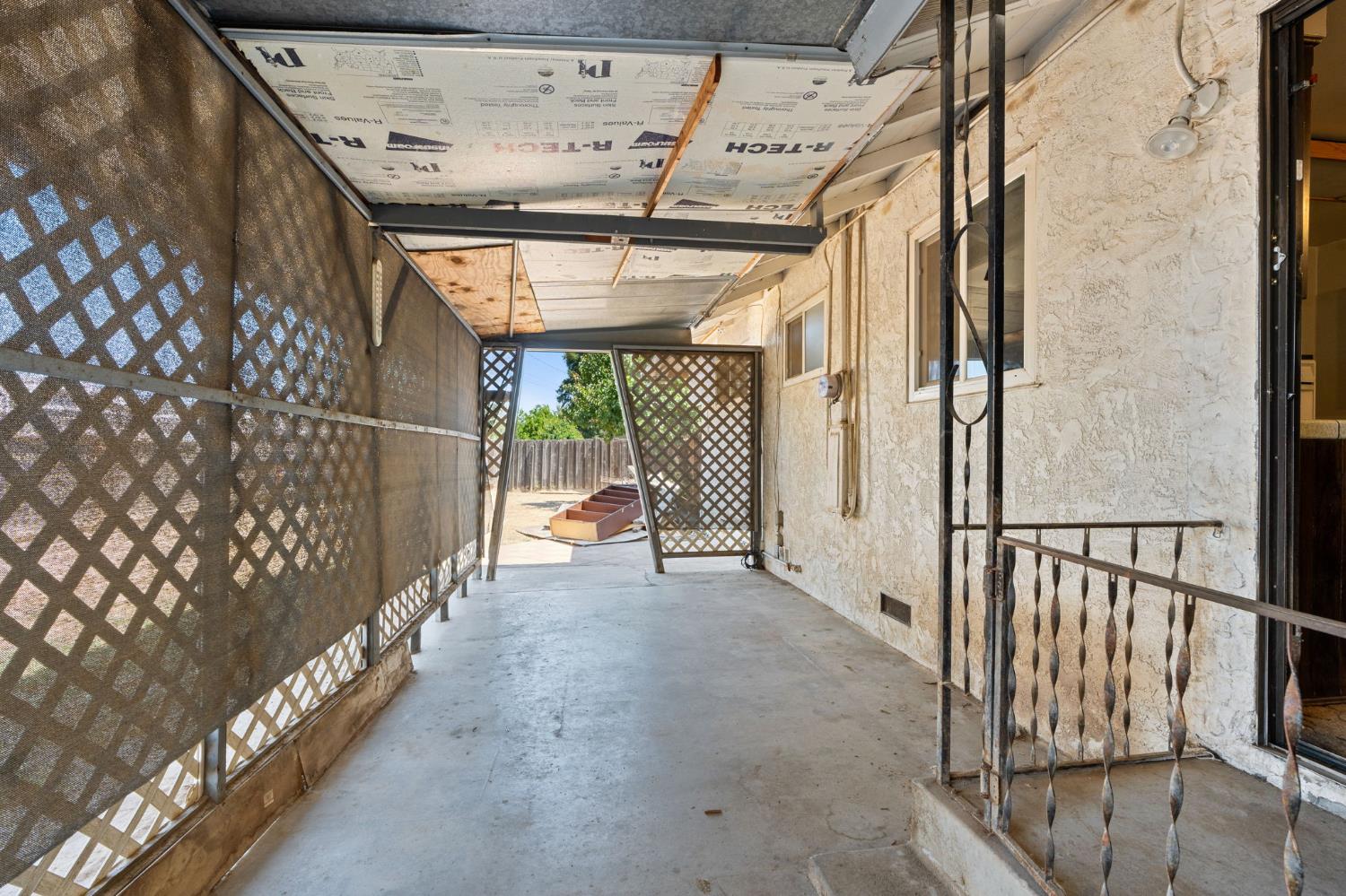 1542 W Sussex Way, Fresno, CA 93705