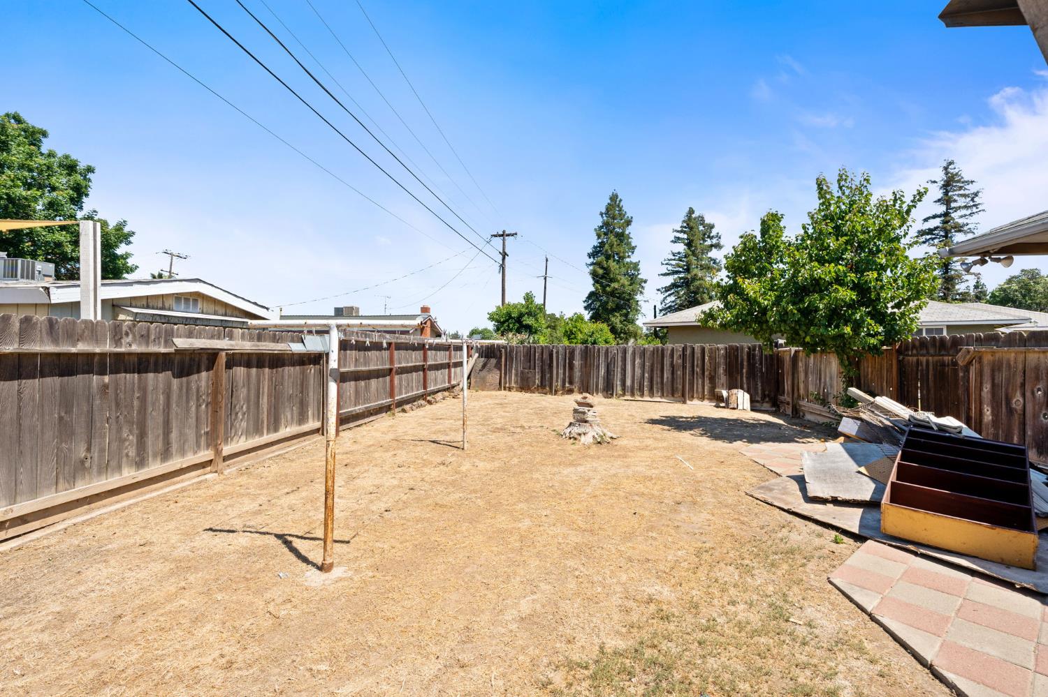 1542 W Sussex Way, Fresno, CA 93705