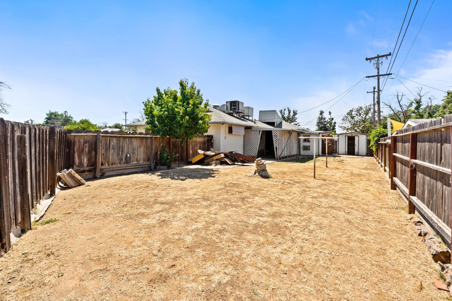 1542 W Sussex Way, Fresno, CA 93705