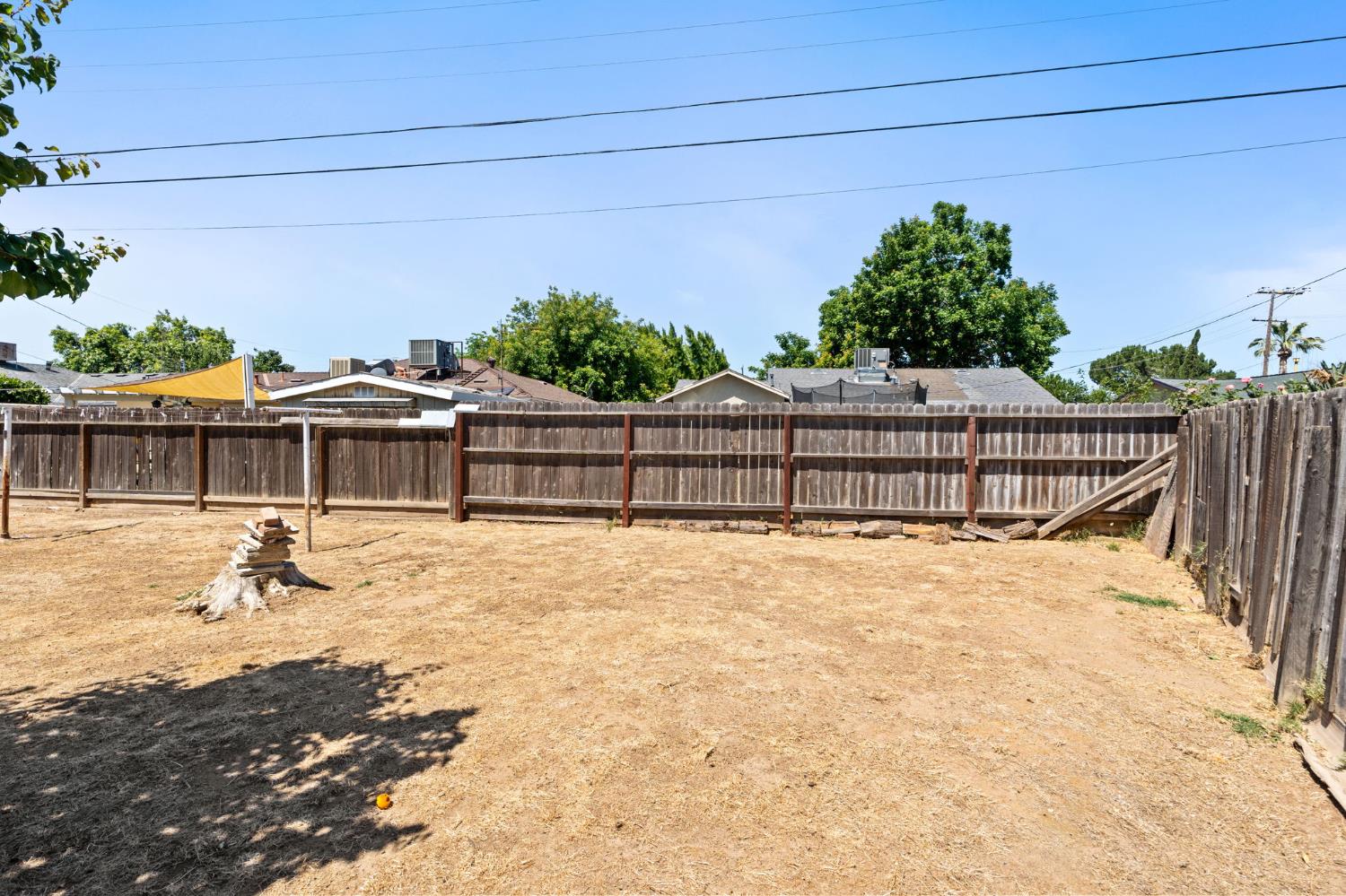 1542 W Sussex Way, Fresno, CA 93705