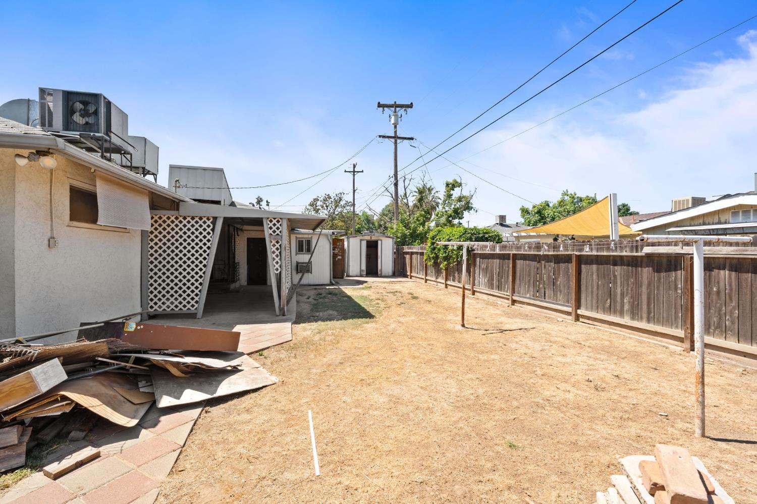 1542 W Sussex Way, Fresno, CA 93705