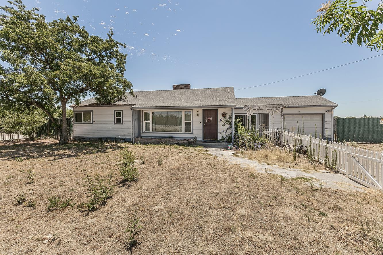 17209 E Floral Ave, Reedley, CA 93654