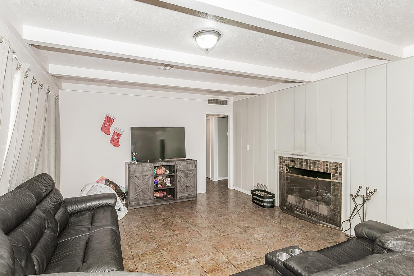 17209 E Floral Ave, Reedley, CA 93654