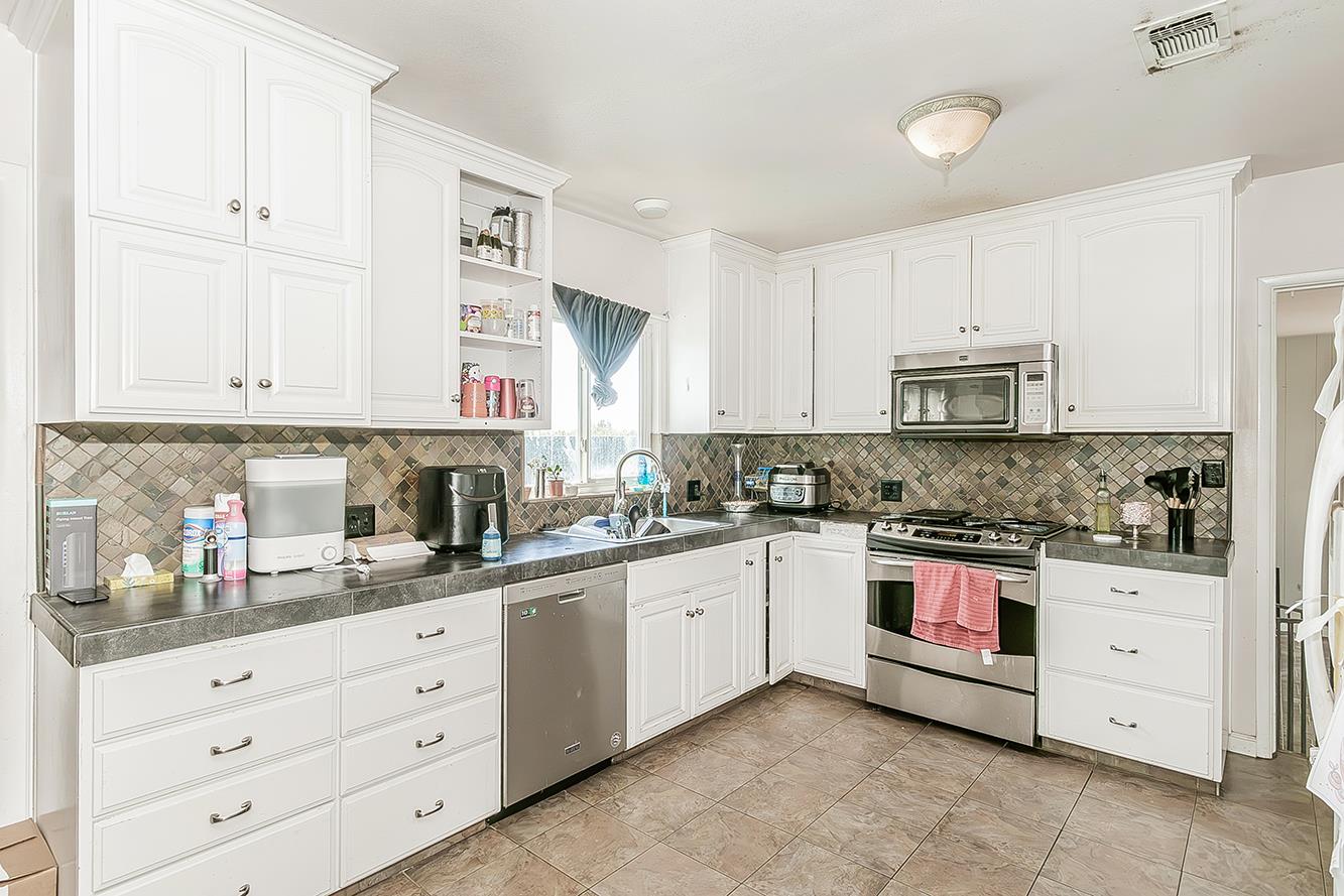 17209 E Floral Ave, Reedley, CA 93654