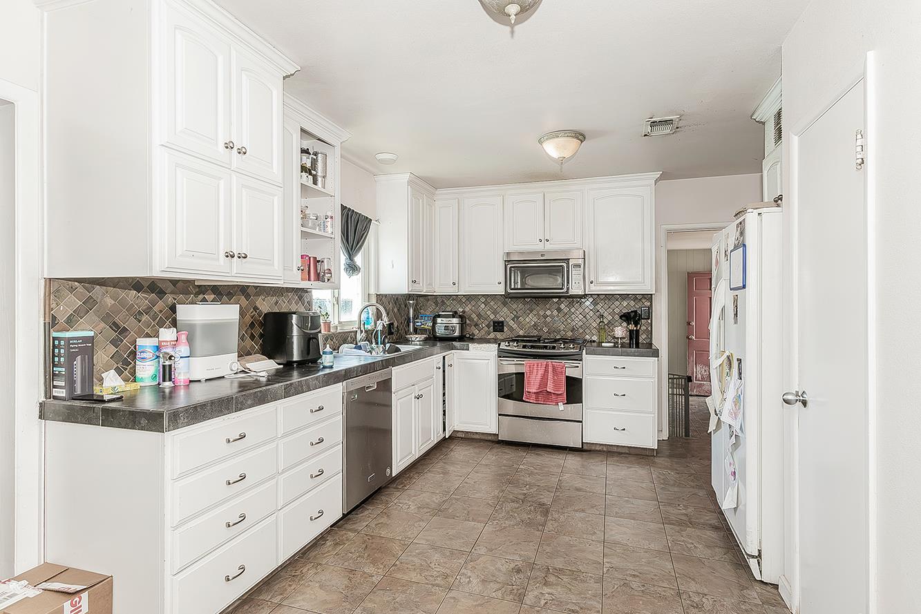 17209 E Floral Ave, Reedley, CA 93654