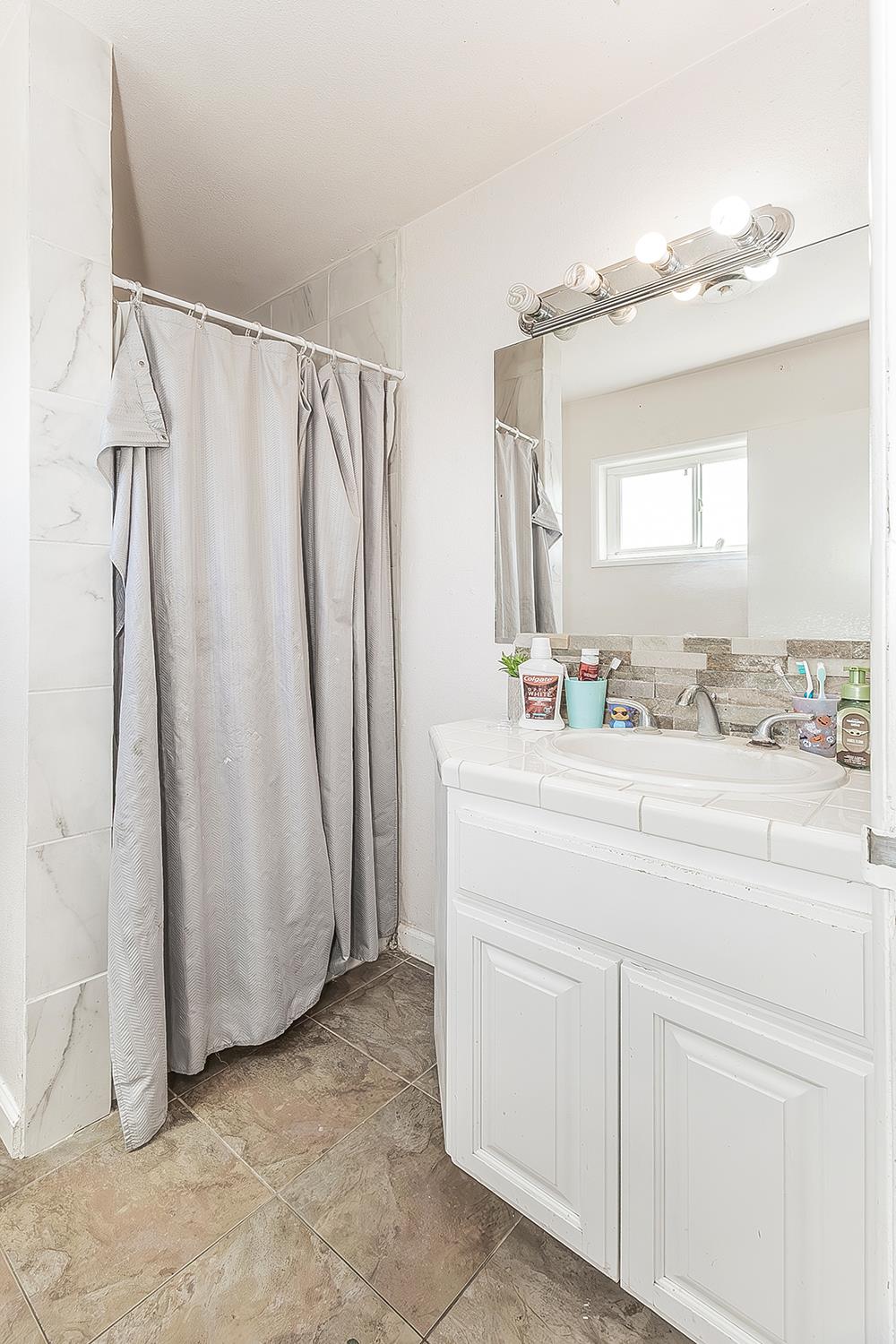 17209 E Floral Ave, Reedley, CA 93654