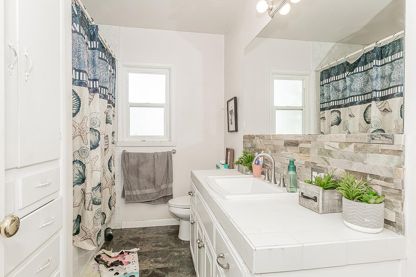 17209 E Floral Ave, Reedley, CA 93654